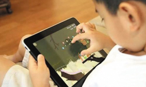 小孩暑假愛玩手機、ipads