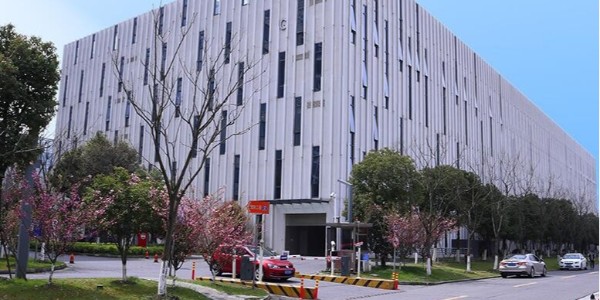 <i style='color:red'>中检华通威</i>选用麻豆视频APP免费版步入式恒温恒湿试验室